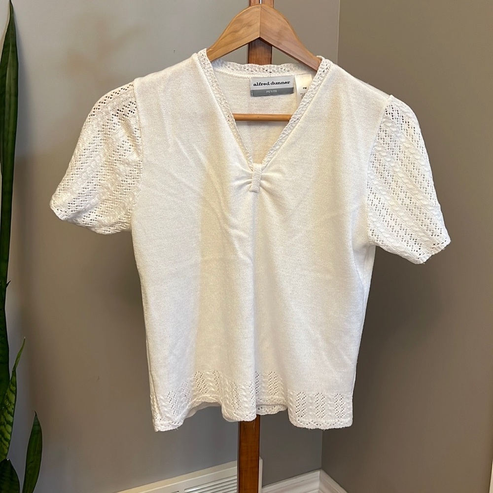Alfred dunner - white knit short sleeve shirt - petite size small